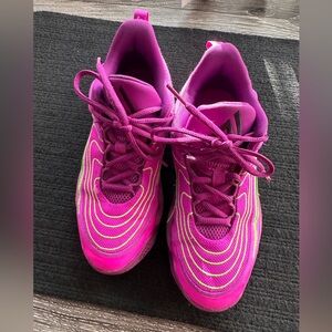 Nike Giannis Boys Basketball Shoe- Size 4Y